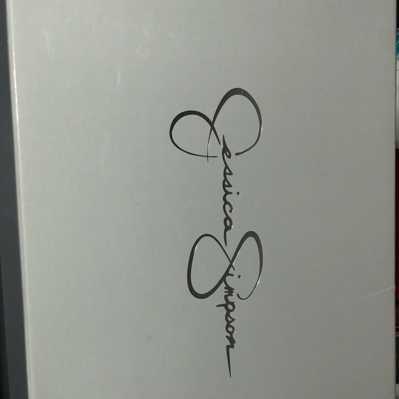 Jessica Simpson Audriana booty - Picture 2 of 3